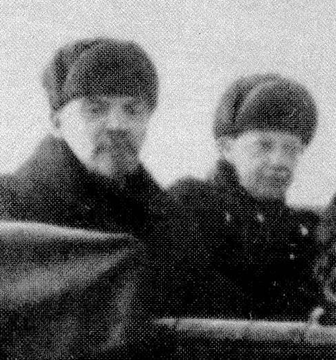 File:Lenin and Wife 1918 crop.jpg