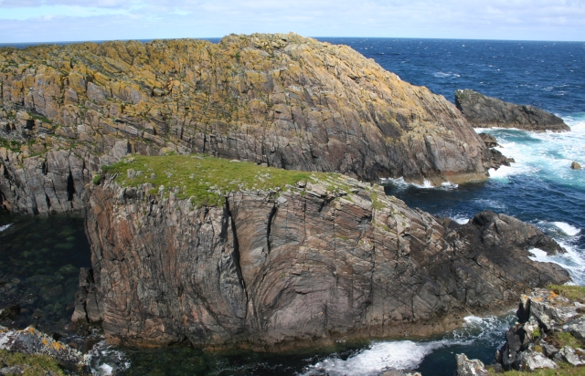 File:Lewisian Gneiss, Butt of Lewis - geograph.org.uk - 588498.jpg