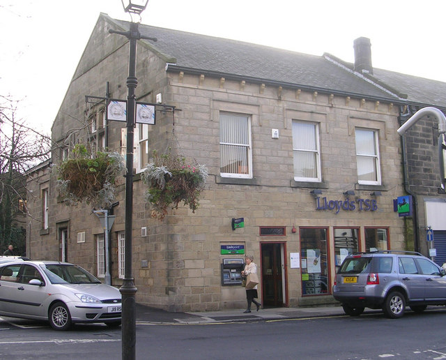 File:Lloyds TSB - Town Street - geograph.org.uk - 1604589.jpg