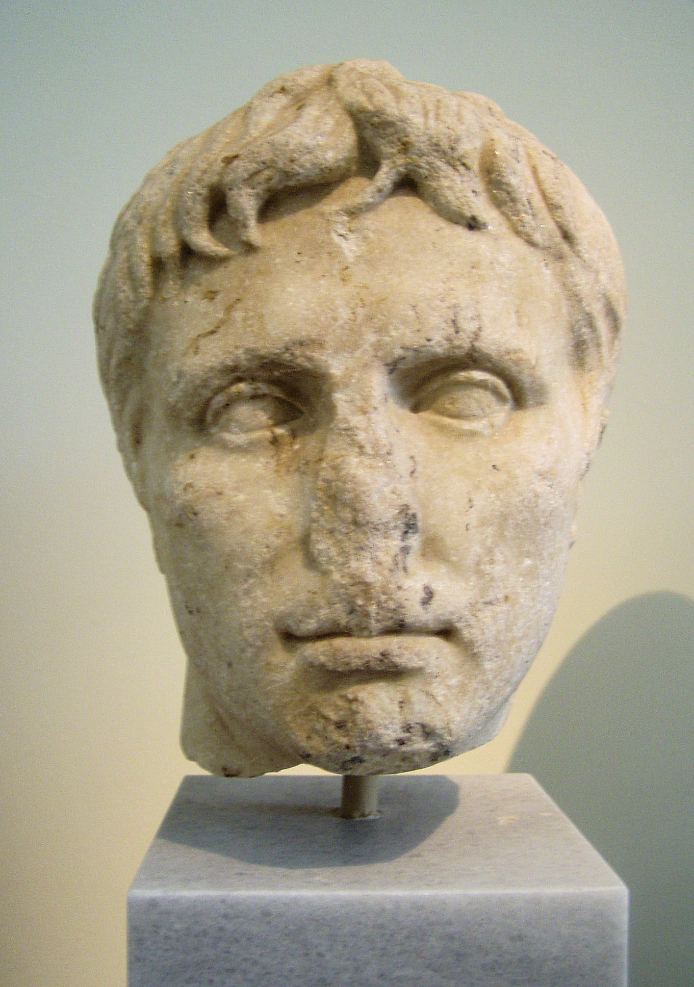 Portrait head of the emperor Augustus NAMA 3758 (DerHexer).JPG