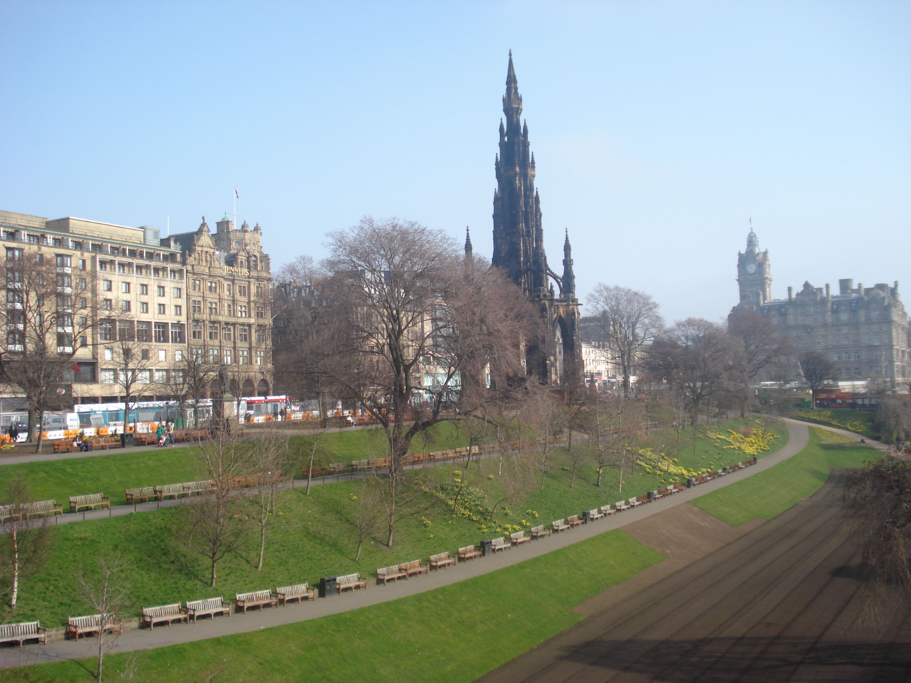 Princes Street Gardens. Princes Street Gardens фото. Башня новый сад улица Дунавска.