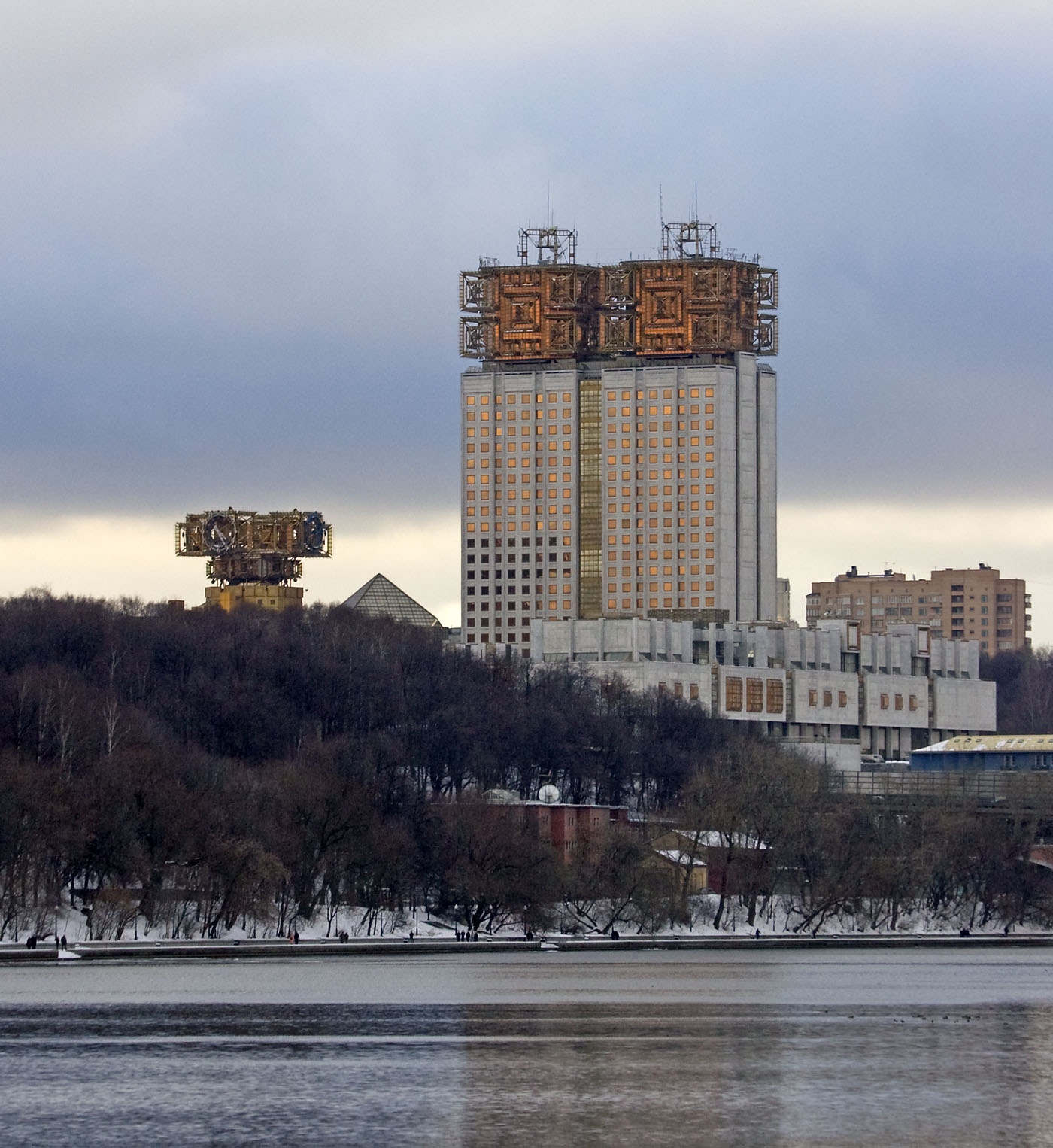 Здание науки. Академия наук РАН Москва. Здание РАН на Ленинском. Здание Президиума РАН на Ленинском. Академия РАН Москва здание.