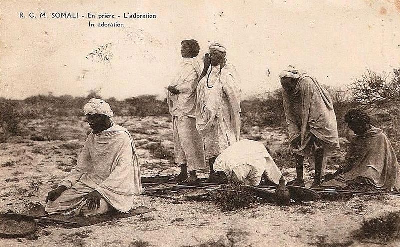 File:Sheikh Bashir praying.jpg