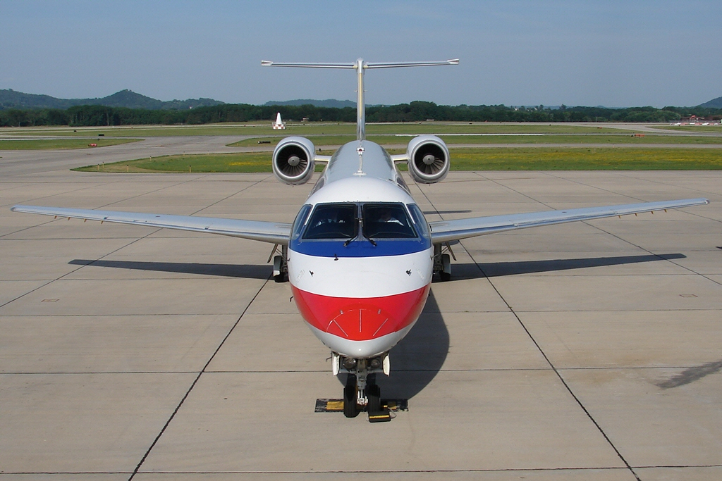 THE ERJ-145 (2645873301).jpg