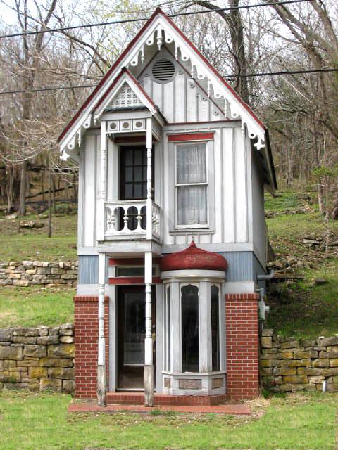 File:Tiny house.jpg - Wikimedia Commons