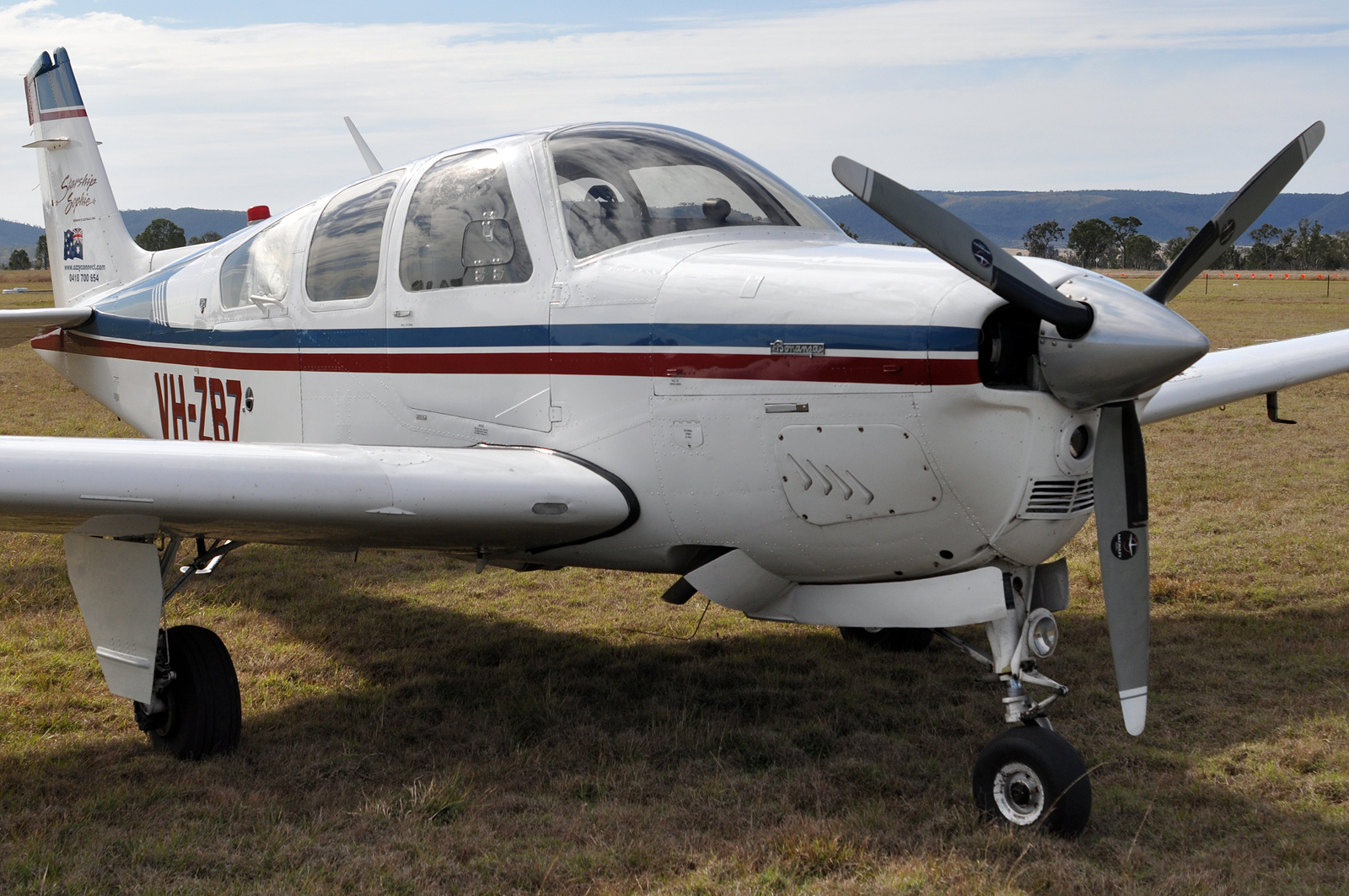 Bonanza 9 scatters. Beechcraft f33a. Бонанза самолет. Beechcraft Bonanza f35. Бич Бонанза самолет.