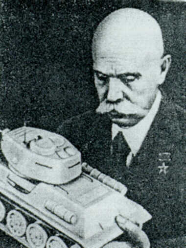 Yevgeni Oskarovich Paton professzor egy T34 modellel.jpg