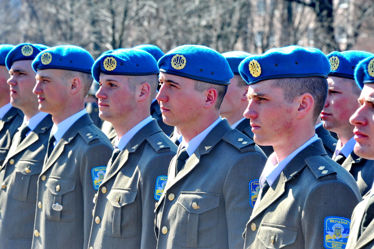 Украинский берет. Высокомобильные десантные войска Украины. Береты ДШВ ВСУ. Береты украинской армии. Форма ВДВ Украины.