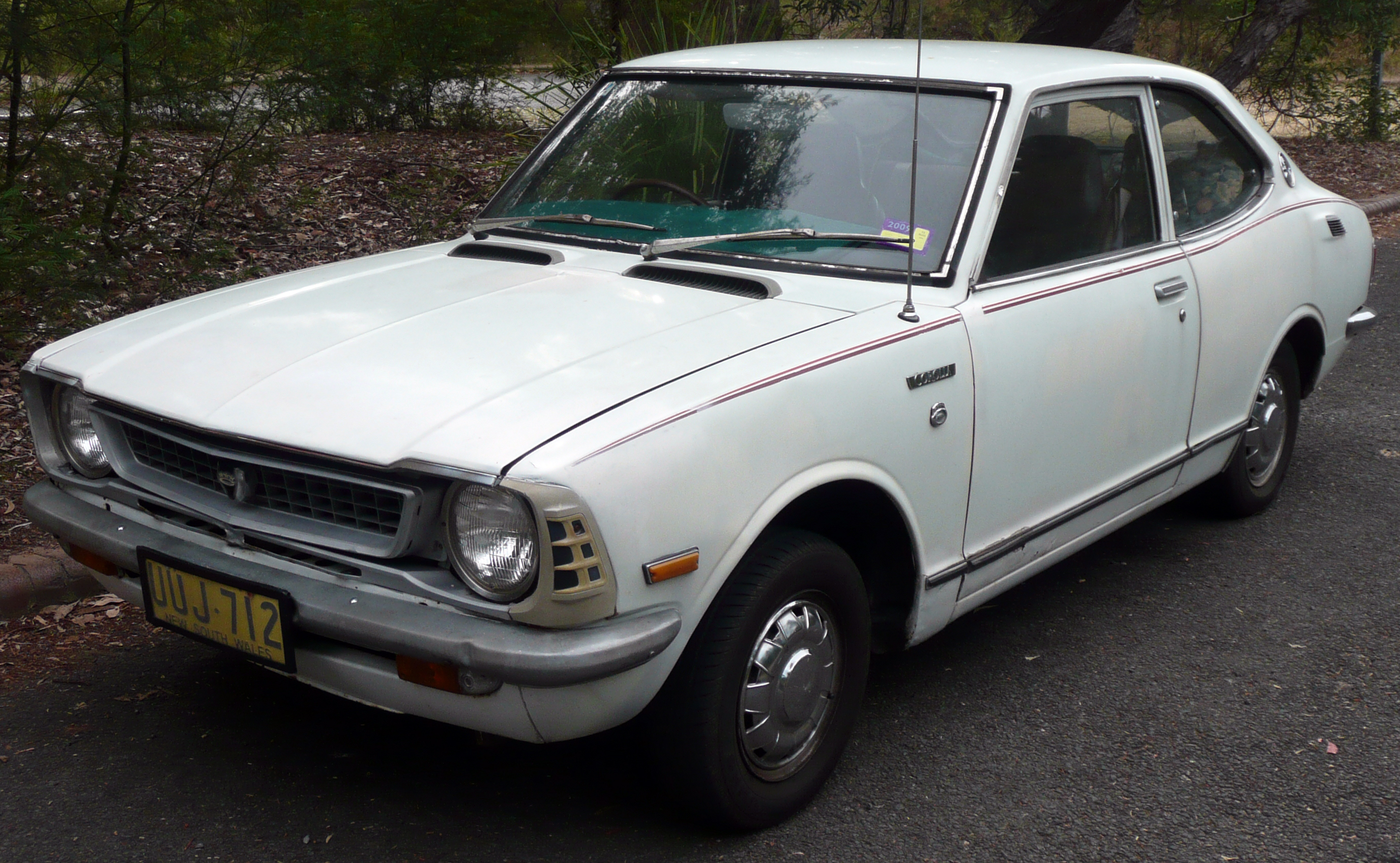 File:1973 Toyota Corolla Deluxe coupé (KE25-D) 04.jpg - Wikipedia