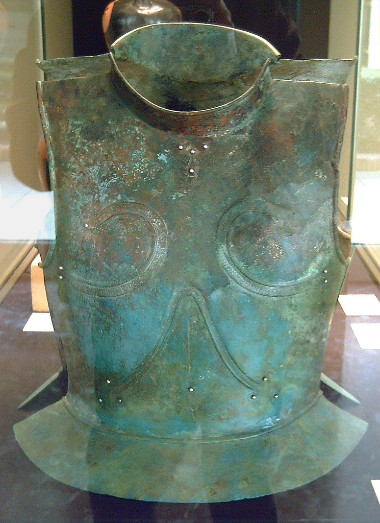 Ancient_Greek_bronze_cuirass.jpg