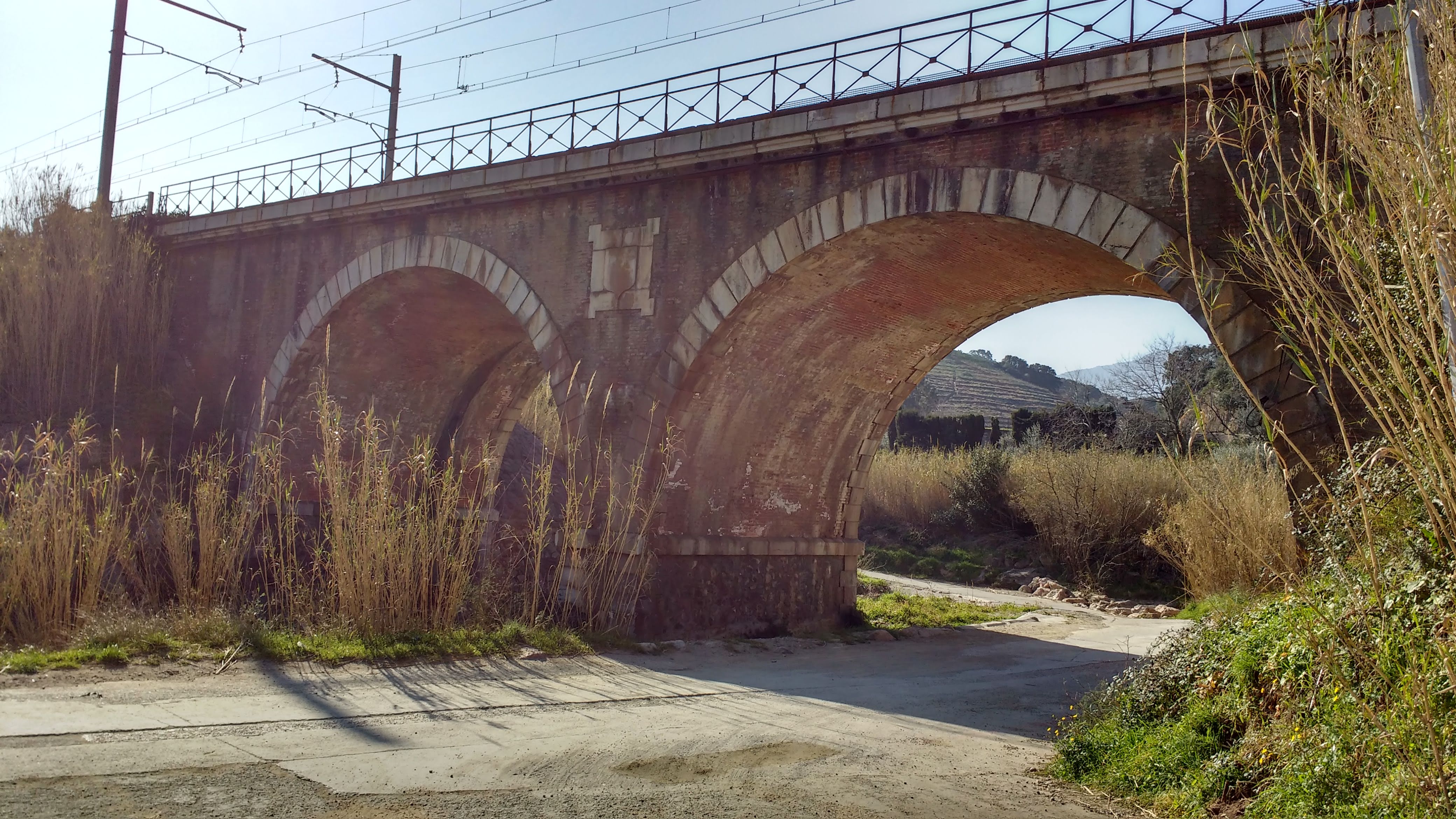 File:Argelès-sur-Mer, pont ferroviaire sur le Ravaner.jpg