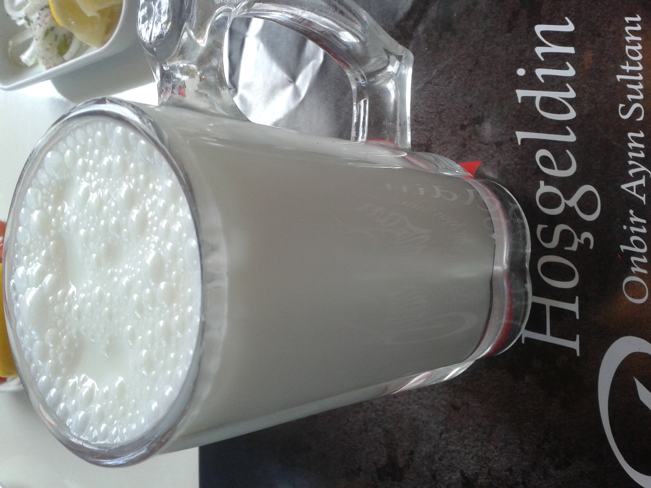 https://upload.wikimedia.org/wikipedia/commons/a/af/Ayran_in_a_big_glass.jpg