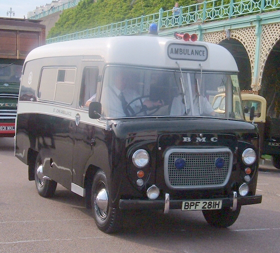 File:BMC ambulance BPF 281H, 2005 HCVS London to Brighton run.jpg