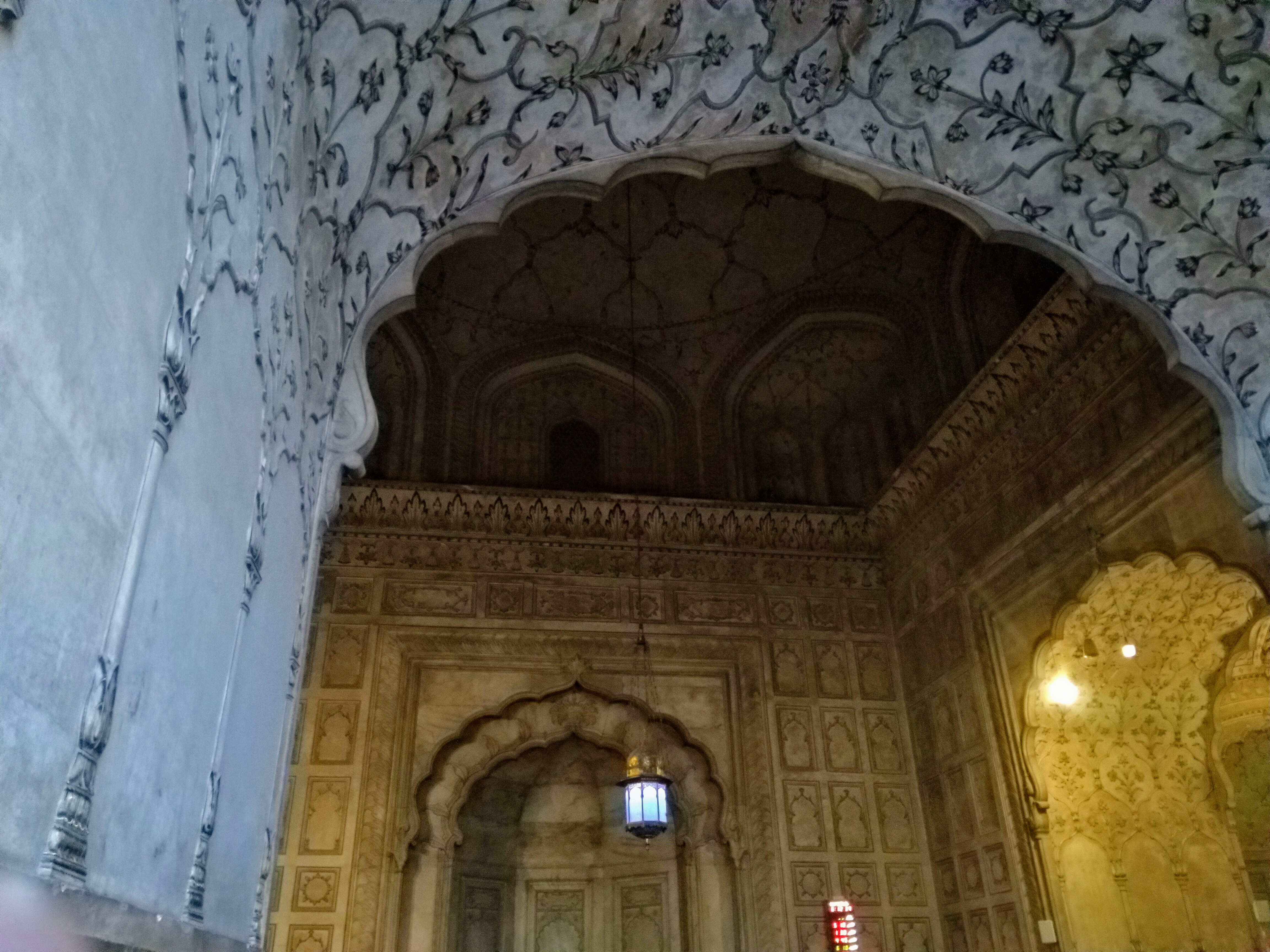 inside badshahi mosque