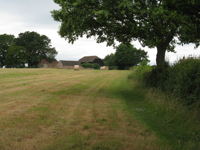 File:Barns on Pellingbridge Farm - geograph.org.uk - 1388238.jpg