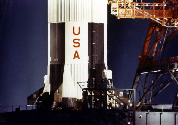 File Base Of The Apollo 11 Rocket John F Kennedy Space Center Cape Canaveral Florida Jpg Wikimedia Commons
