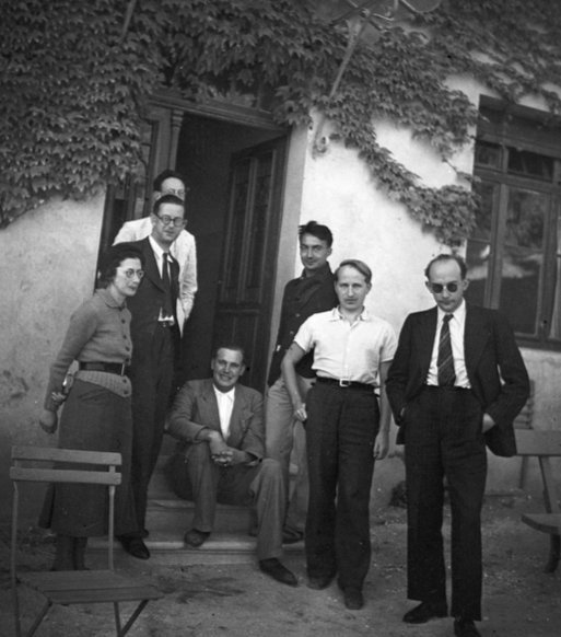 Bourbaki-konferencia, 1938 A képen látható balról jobbra: S. Weil, C. Pisot, A. Weil, J. Dieudonné, C. Chabauty, C. Ehresmann, J. Delsarte