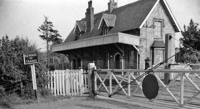 File:Bradfield train station 1872102 ee83b5c7.jpg