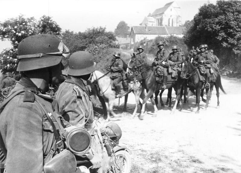 File:Bundesarchiv Bild 101I-054-1525-26, Frankreich, Kavallerie am Ausgang eines Dorfes.jpg