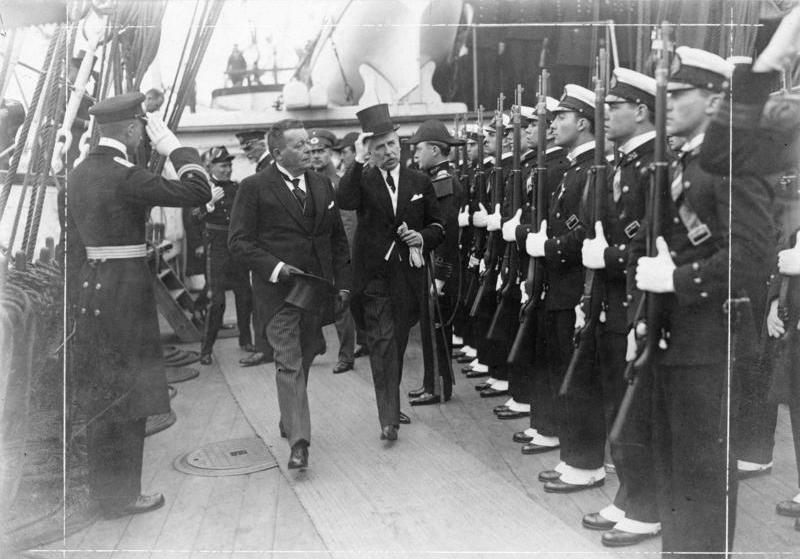 File:Bundesarchiv Bild 146-1988-079-19, Friedrich Ebert bei Marinebesuch.jpg