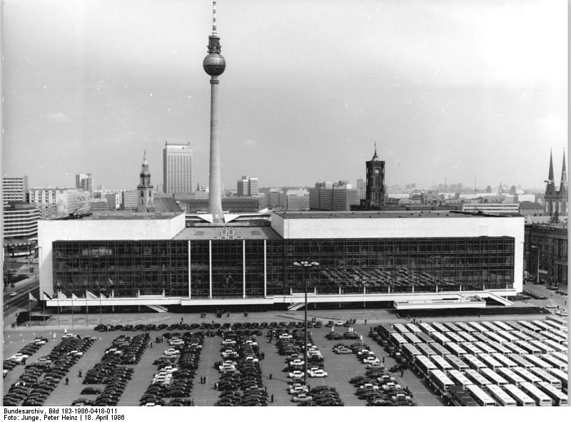 File:Bundesarchiv Bild 183-1986-0418-011, Berlin, Palast der Republik.jpg