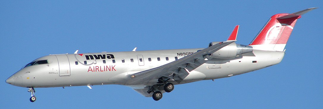 CRJ at MSP (385583978).jpg