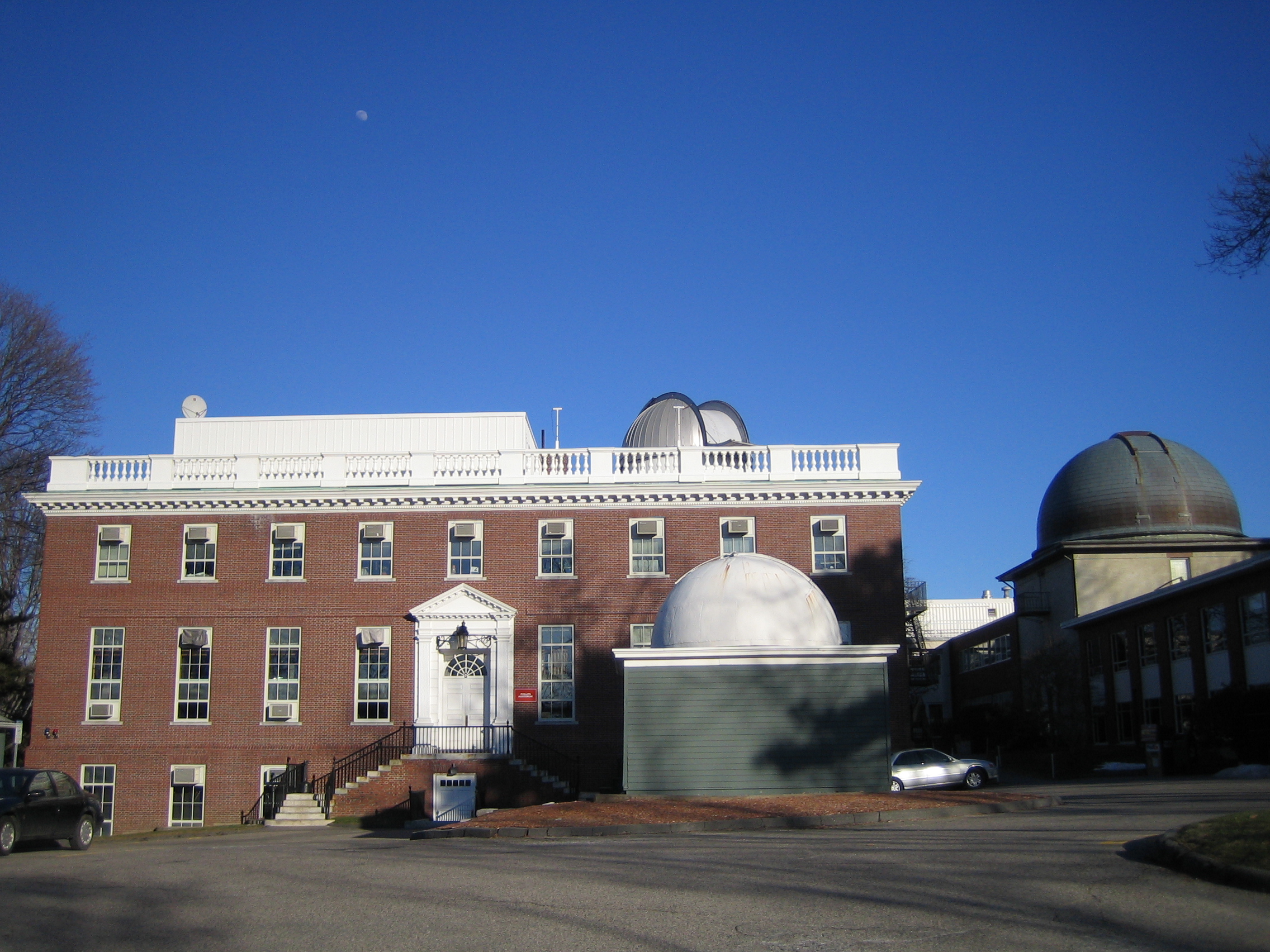 The Center for Astrophysics {{!}} Harvard & Smithsonian (CfA) Headquarters in [[Cambridge, Massachusetts]]. The Smithsonian Astrophysical Observatory (SAO) has been joined with the CfA since 1973.