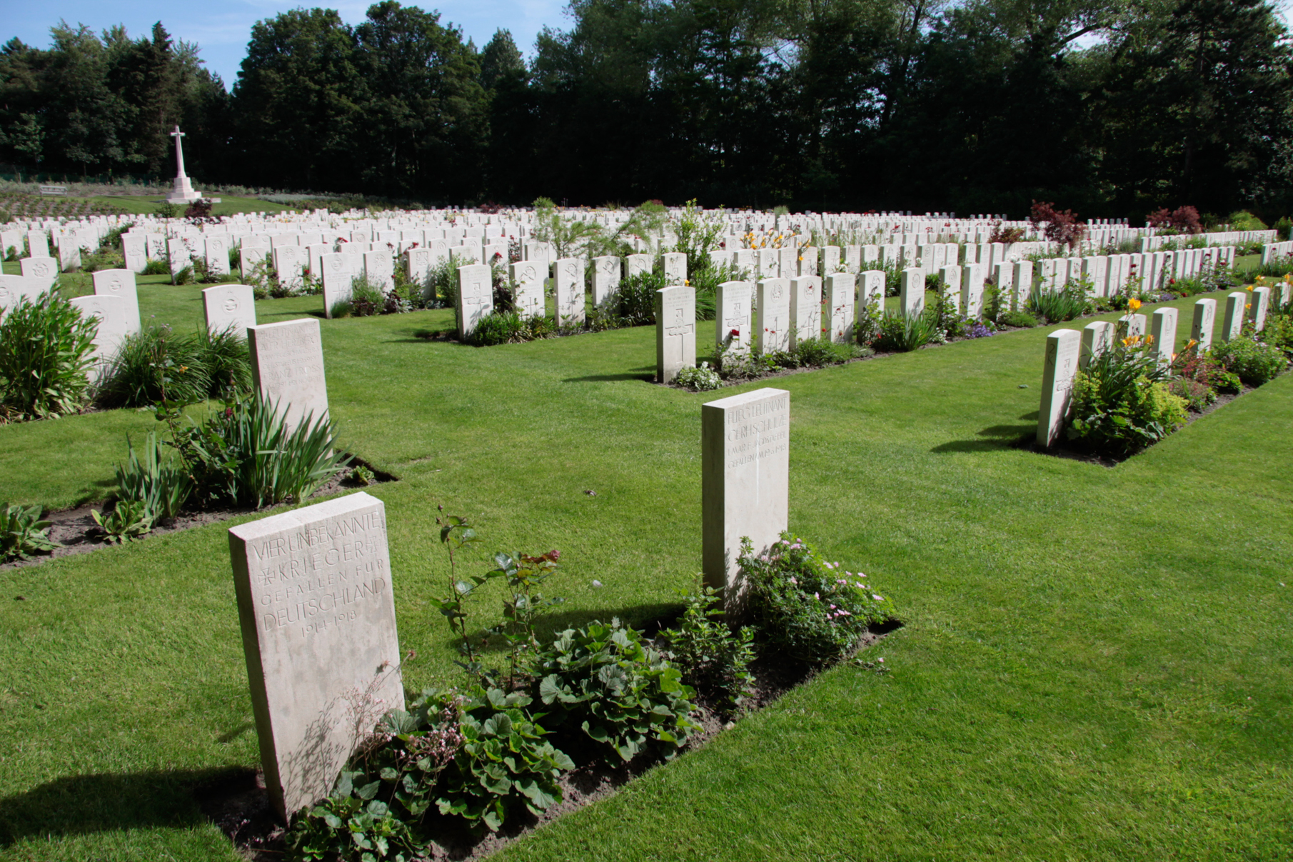 14 кладбище. Blue Beach Military Cemetery at San Carlos. Tighina Military Cemetery.