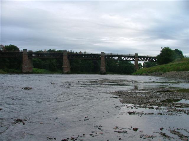 File:Disused Railway Bridge over the River Tay - geograph.org.uk - 35245.jpg