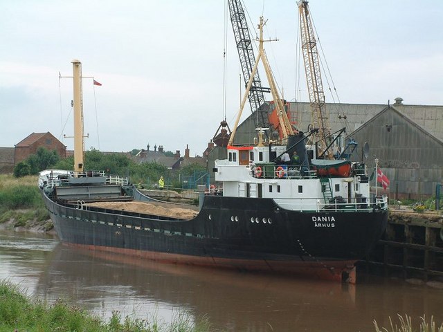 File:Dutch River Wharf - geograph.org.uk - 428074.jpg