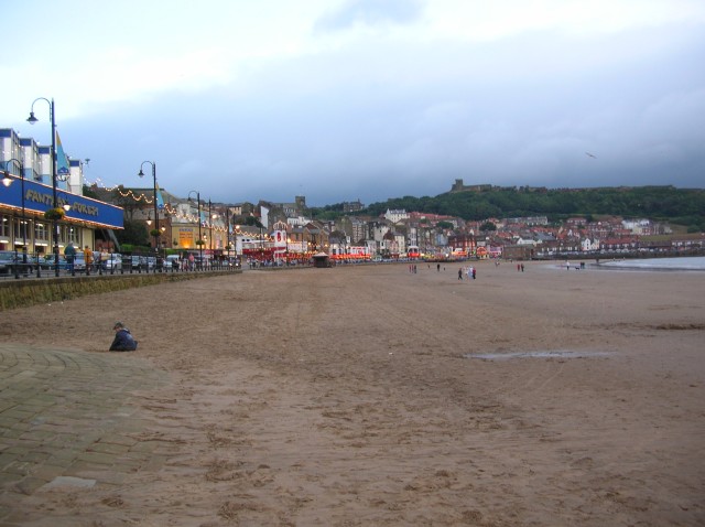 File:Early evening in Scarborough - geograph.org.uk - 925719.jpg