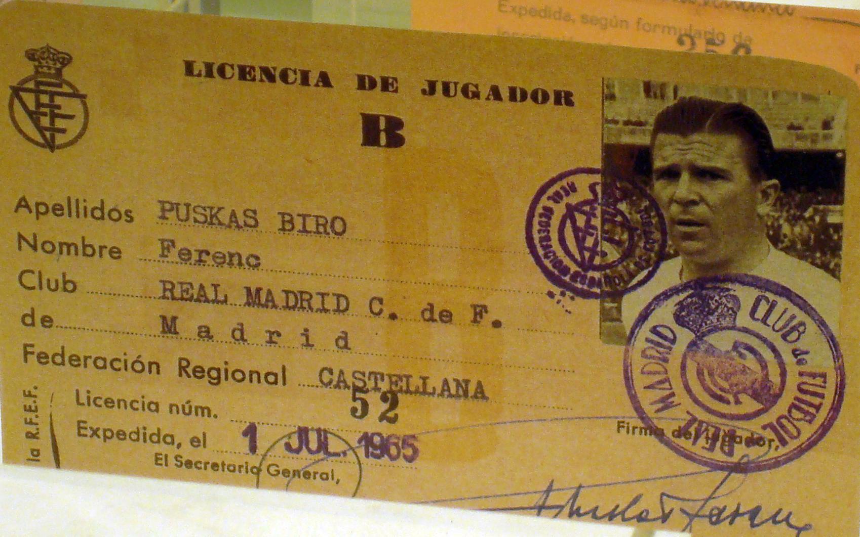 Puskás's player licence, showing his mother's maiden name Biró as a second surname in accordance with Spanish naming customs