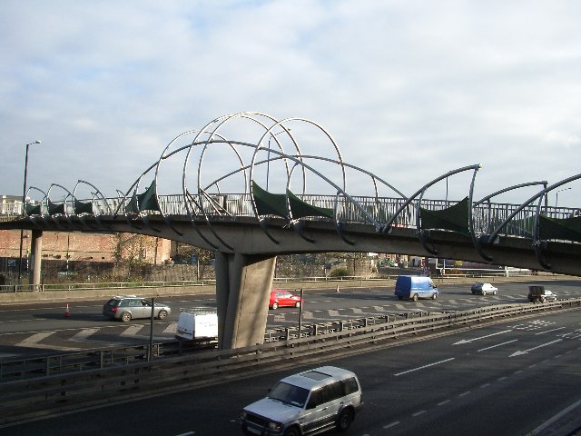 File:Footbridge, Hackney Wick, E9 - geograph.org.uk - 91205.jpg