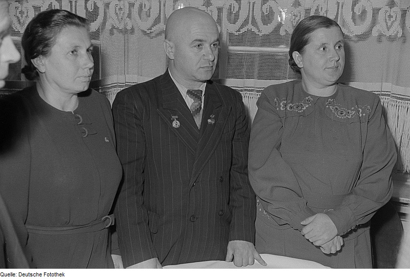 File:Fotothek df roe-neg 0006546 020 Portrait von sowjetischen Delegierten.jpg
