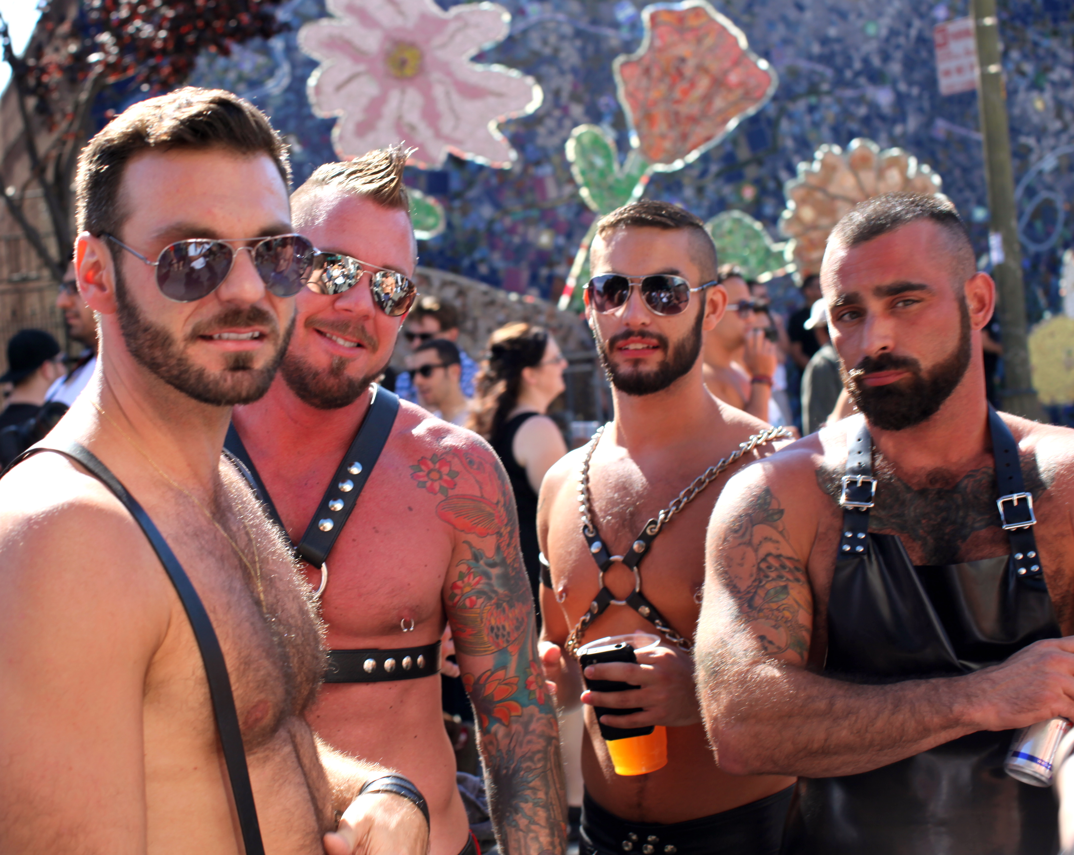 400 мужчина. Folsom Street Fair (ярмарка Фолсом-стрит). Folsom Street Fair Сан Франциско 2018. Folsom Street Fair 2021. Folsom Street Fair 2020.