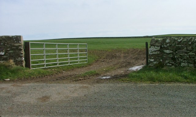File:Gate at Road Bend - geograph.org.uk - 737198.jpg
