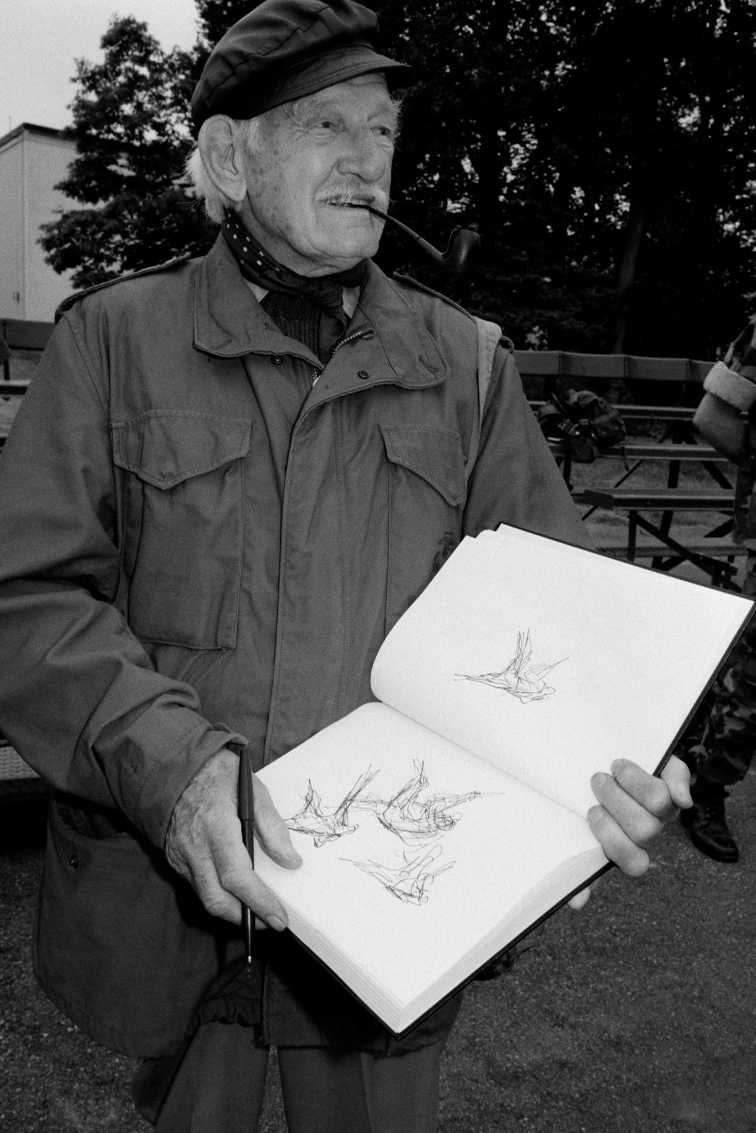 Combat artist John Groth sketches at Quantico military base.