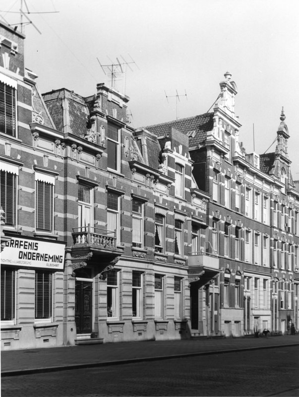 puzzel dok helaas File:Huizen aan de Dr. Zamenhofstraat nummer 15 en 17 1959.jpg - Wikimedia  Commons