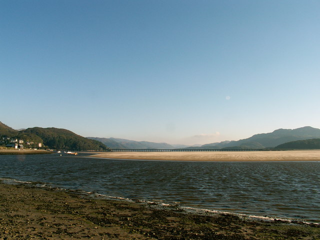 File:Incoming Tide - geograph.org.uk - 130029.jpg