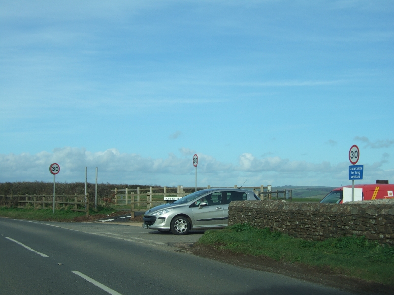 File:Junction of Main Road and Bonfire Hill - geograph.org.uk - 2270736.jpg