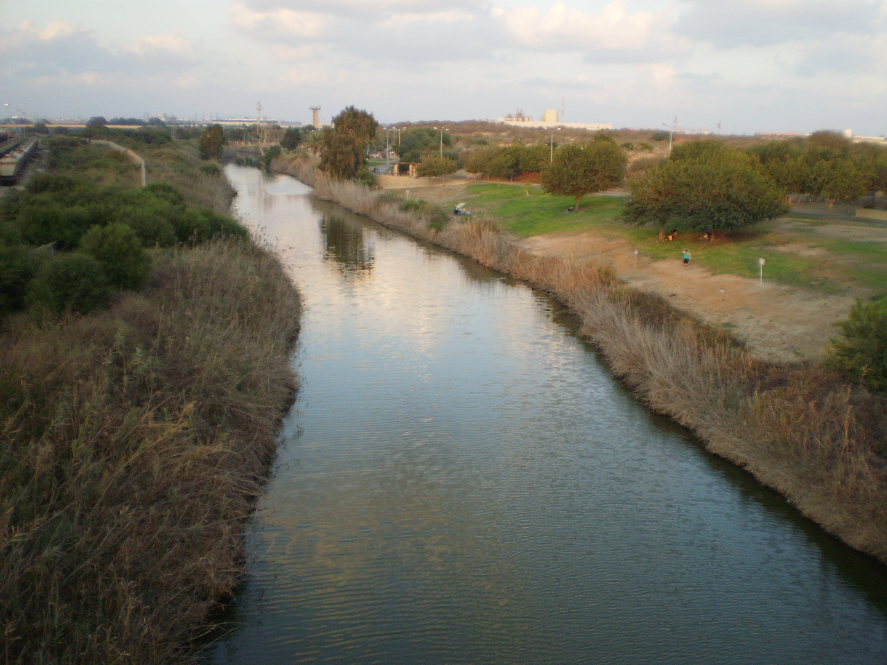 Файл:Lachish park road view.JPG