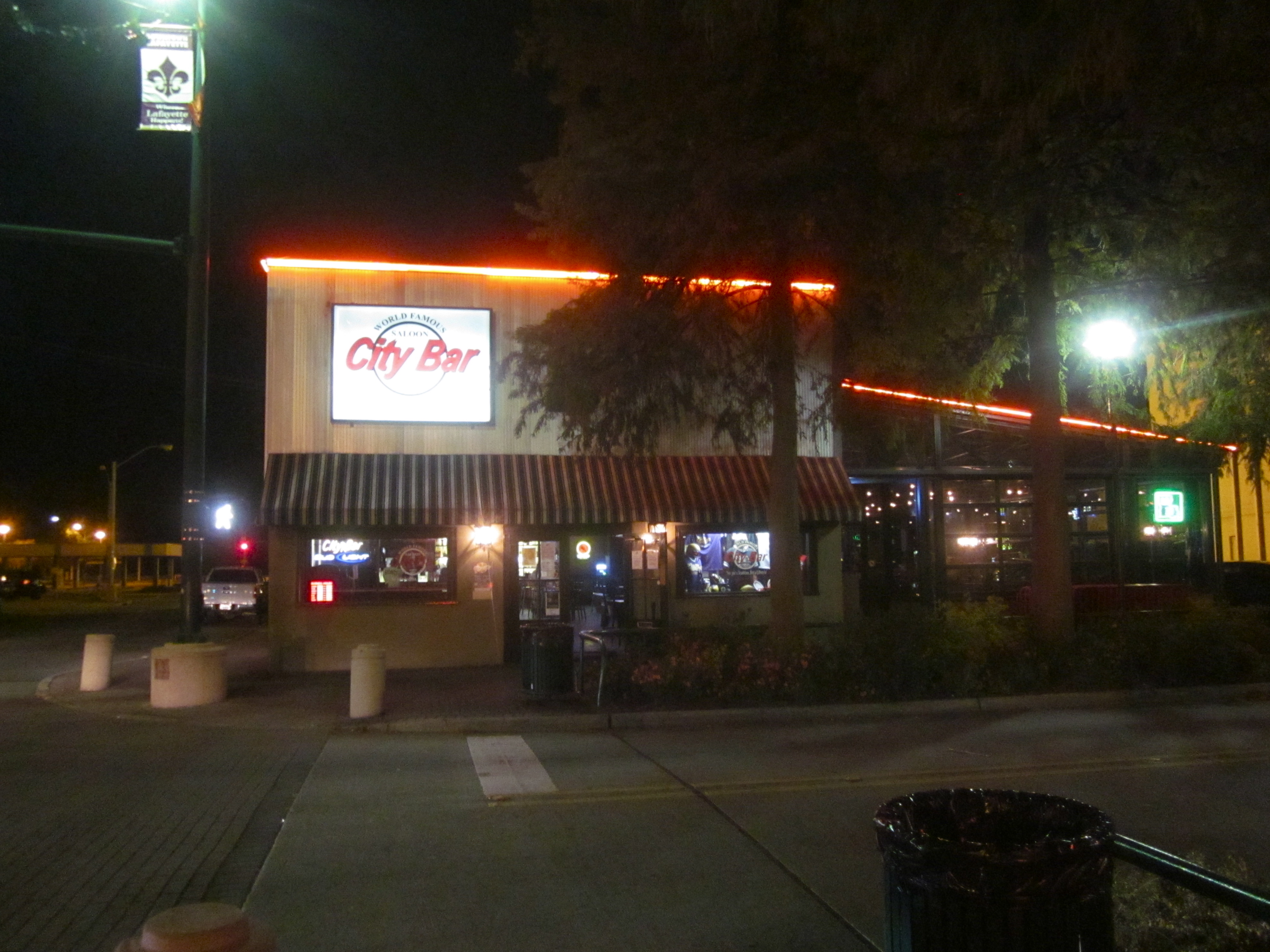 File:Lafayette LA Night Legends Bar.JPG - Wikimedia Commons