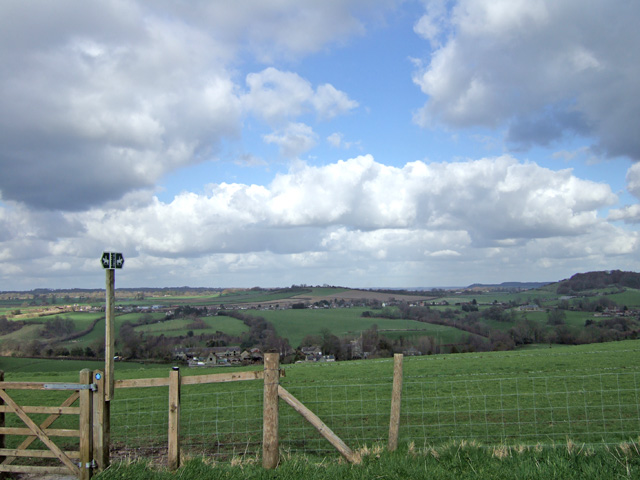 File:Melbury Abbas from Compton Down - geograph.org.uk - 358525.jpg