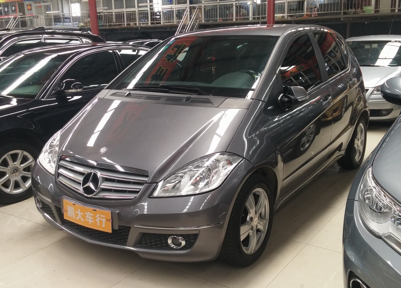 https://upload.wikimedia.org/wikipedia/commons/a/af/Mercedes-Benz_A-Class_W169_facelift_2_China_2015-04-08.jpg