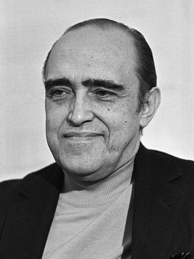 File:Oscar Niemeyer 1968.jpg - Wikipedia