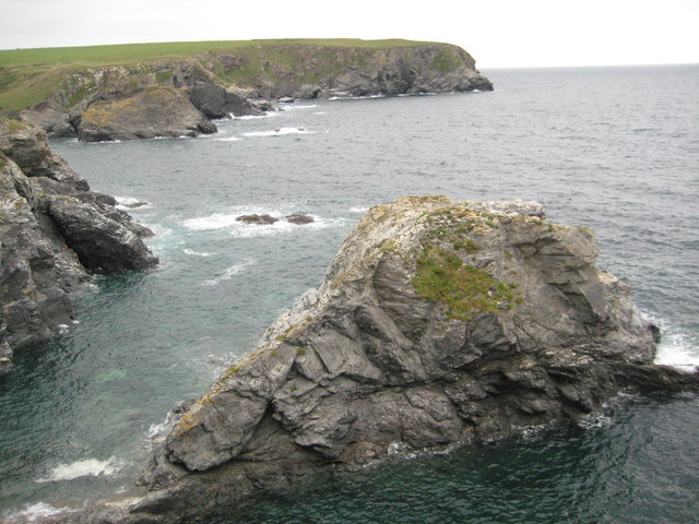 File:Porth Mear - geograph.org.uk - 1538410.jpg