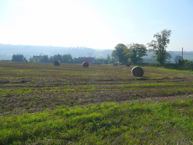 File:Stubble and bales - geograph.org.uk - 1009811.jpg