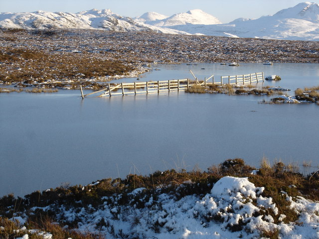 File:The fence in Loch na Lairige - geograph.org.uk - 333711.jpg