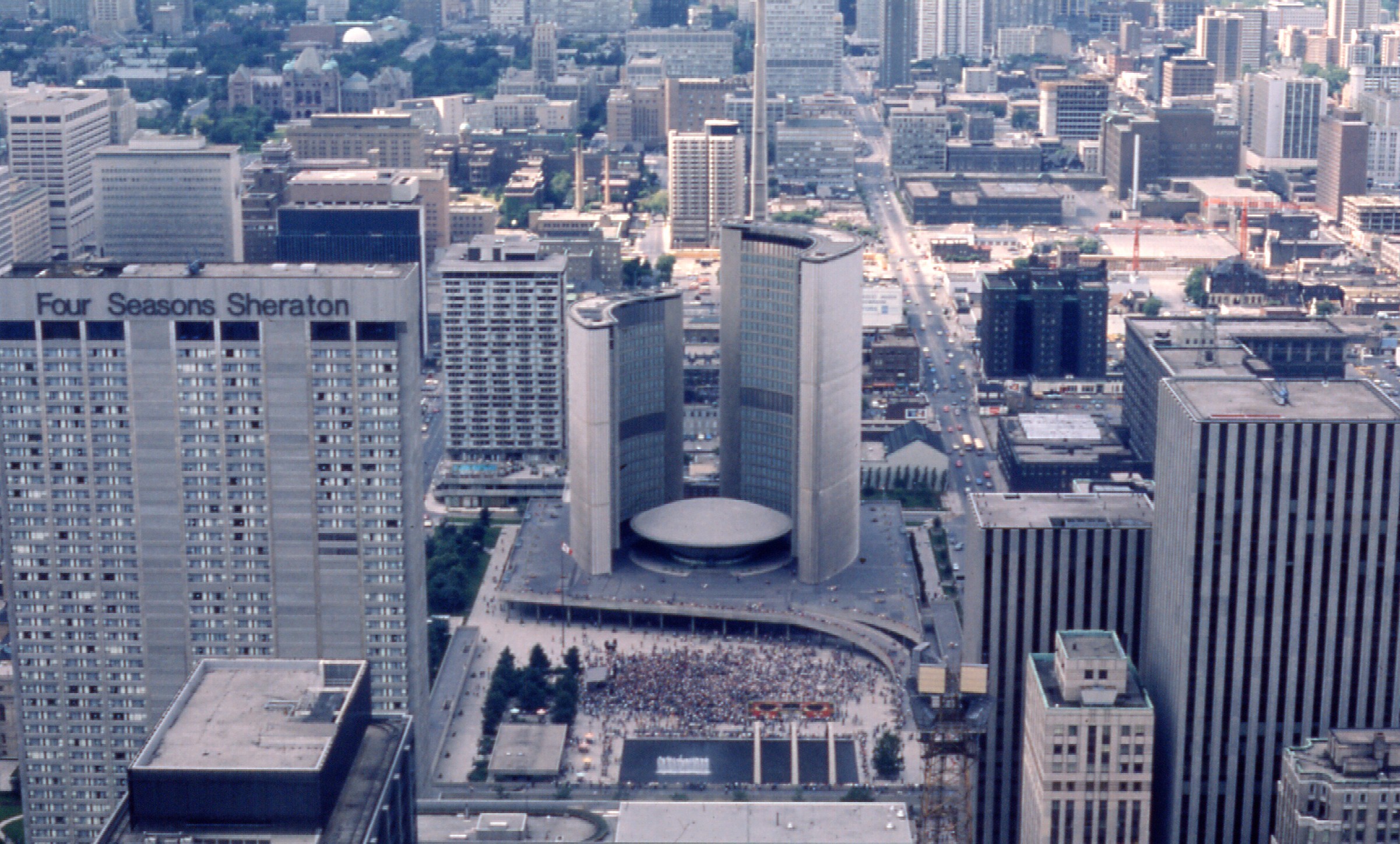 File:Bloor Street Toronto July 2010.jpg - Wikipedia