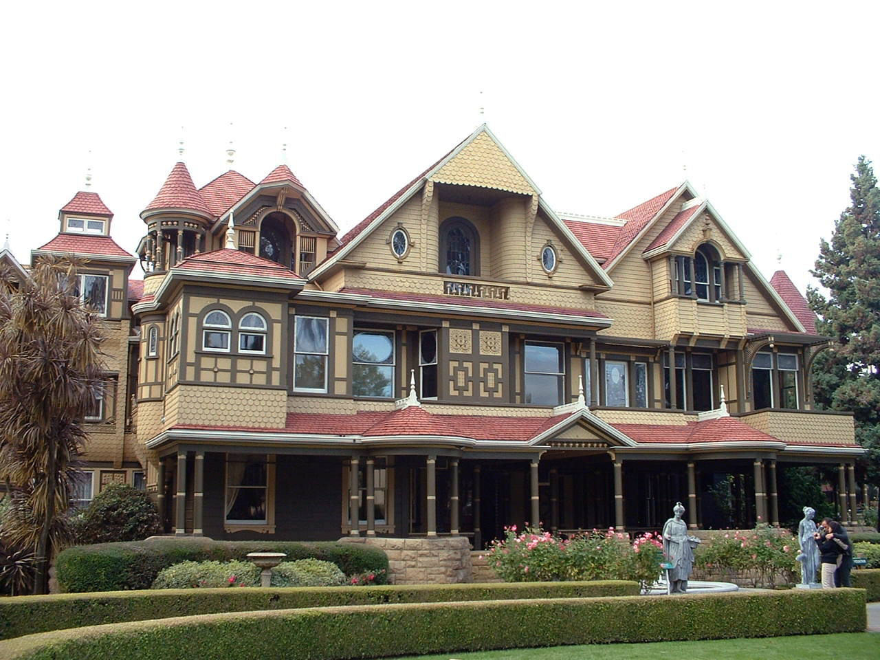 Winchester Mystery House (front).jpg